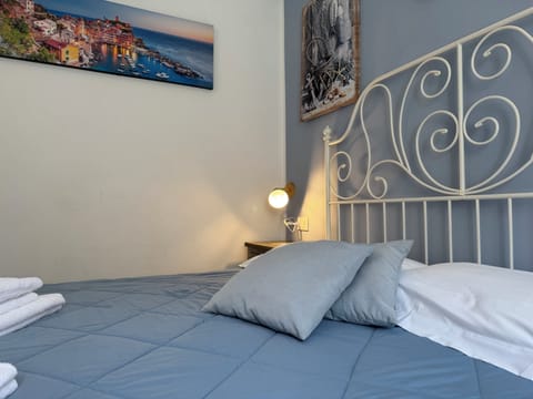 Basic Double Room, Mountain View | Minibar, in-room safe, free WiFi, bed sheets