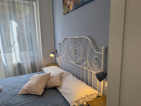 Double Room, Mountain View | Minibar, in-room safe, free WiFi, bed sheets
