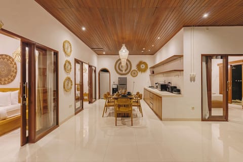 Classic Villa | Dining room