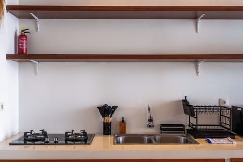 Classic Villa | Private kitchenette | Full-size fridge, microwave, stovetop, toaster