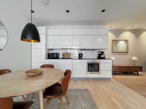 Luxury Apartment, 2 Bedrooms, Non Smoking, Kitchen | Private kitchen | Coffee/tea maker, electric kettle, blender, spices