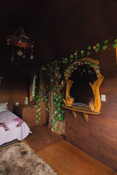 Panoramic Tree House, Mountain View | Down comforters, bed sheets