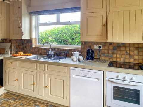 Kitchen | Pedn-Y-Ke, Mullion