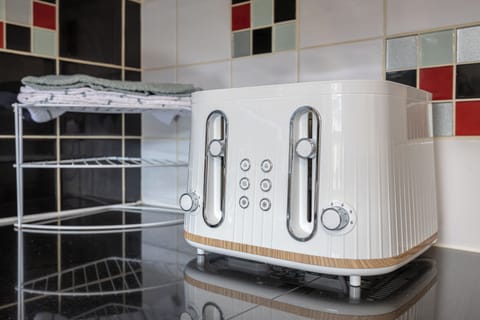 Comfort House | Private kitchen | Full-size fridge, microwave, dishwasher, cookware/dishes/utensils