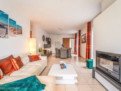 Furniture, Interior Design, Flooring, Couch, Floor, Living Room, Room, Apartment, Ceiling