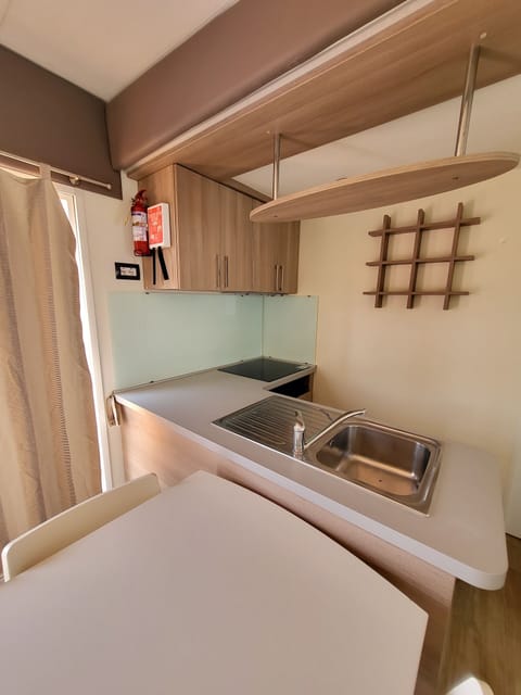 Mini-fridge, stovetop, espresso maker, coffee/tea maker