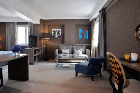 Executive Suite | Minibar, desk, blackout drapes, free WiFi