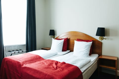 In-room safe, free WiFi, bed sheets