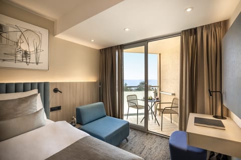 Superior double room with sea view balcony | Premium bedding, minibar, in-room safe, desk