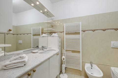 Family Apartment, Multiple Bedrooms (Max House) | Bathroom | Shower, bidet, towels, soap