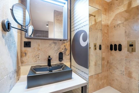 Comfort Double Room, Courtyard View | Bathroom | Shower, hair dryer, towels, soap