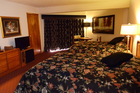 Deluxe Room, 2 Queen Beds - Ski Passes available at property | Down comforters, individually decorated, individually furnished