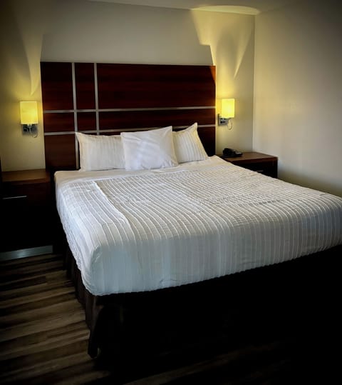 Suite, 1 King Bed, Non Smoking | In-room safe, desk, iron/ironing board, cribs/infant beds