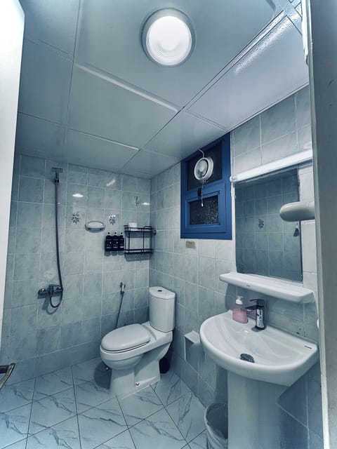 Superior Single Room, Shared Bathroom, City View | Bathroom | Shower, free toiletries, hair dryer, slippers