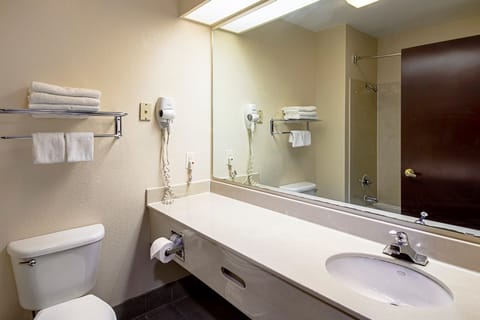 Superior Room, 1 King Bed, Non Smoking | Bathroom | Free toiletries, hair dryer, towels