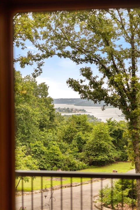 Incredible lakeview from your deck!