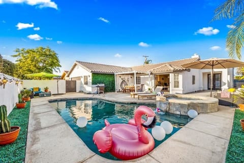 Newly- Renovated property is for you to enjoy ☀️
