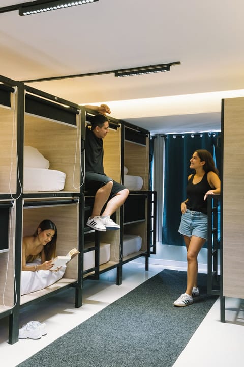 Capsule 12 Standard Dorm | Free WiFi