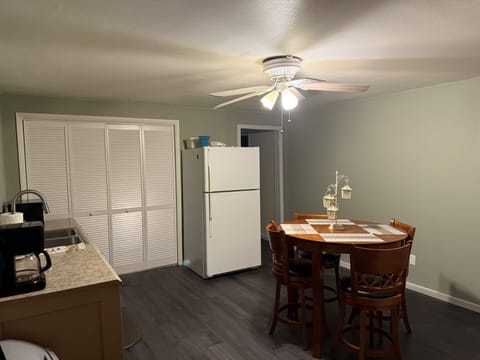 House, 5 Bedrooms | Dining