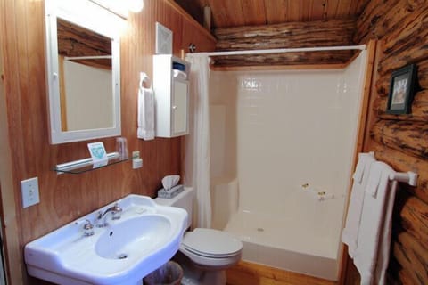 Signature Cabin, Non Smoking, Private Bathroom | Bathroom | Shower