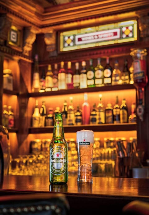 2 bars/lounges, sports bar