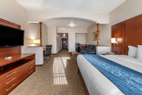 Suitem 1 King Bed with Recliner and Wet Bar | Premium bedding, desk, laptop workspace, blackout drapes