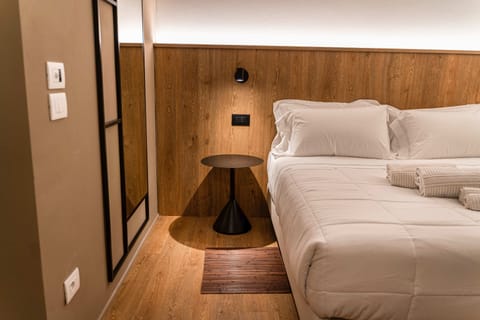 Comfort Room, Valley View | In-room safe, individually furnished, desk, laptop workspace