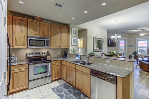 Fully equipped kitchen, perfect for whipping up quick meals!