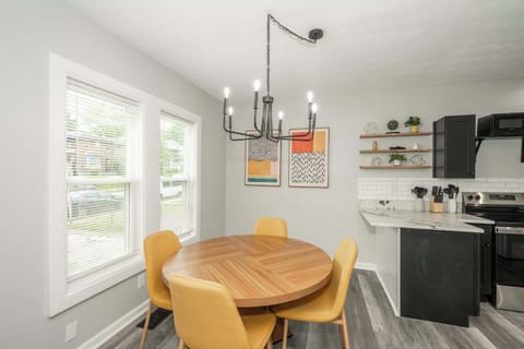 Make mealtime memories together at the stylish dining table, seating 4