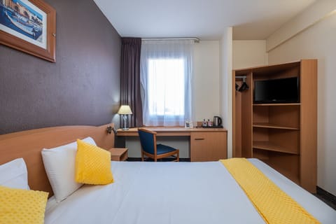 Standard Double Room | Premium bedding, desk, blackout drapes, soundproofing