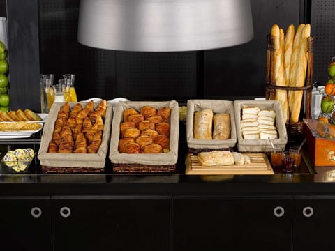Daily buffet breakfast (EUR 11.9 per person)