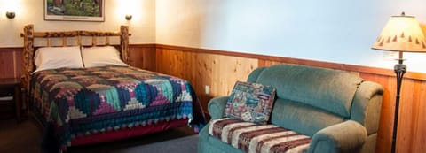 Traditional Cabin, 1 Queen Bed, Non Smoking, Mountain View