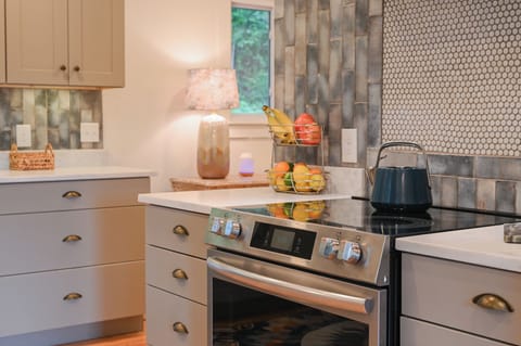 Brand new high end appliances, Sur la Tab cookware & Caraway kettle