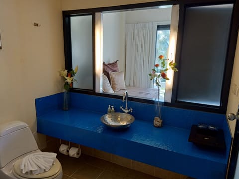 Junior Suite, 1 King Bed | Bathroom | Combined shower/tub, free toiletries, hair dryer, bathrobes