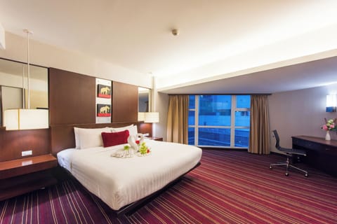 Superior Suite Double Bed Sky Wing | In-room safe, individually furnished, desk, laptop workspace