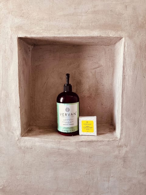 Single Room, 1 Queen Bed | Bathroom | Shower, rainfall showerhead, towels, soap