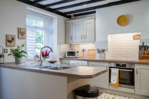 Rose Cottage - 3 Bedroom - Murton Mumbles (7597)