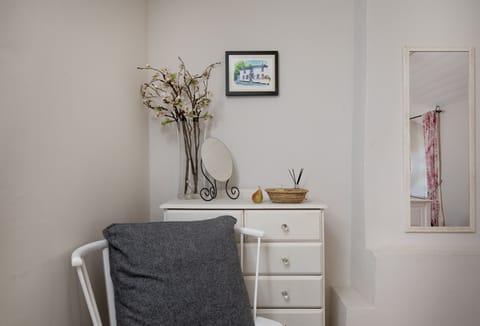 Berry Cottage, Croyde. First floor: Plenty of storage