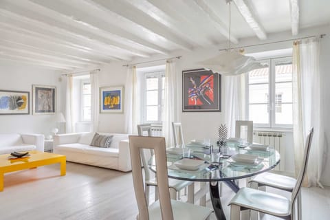 Apartment, 3 Bedrooms, Air conditioning | Living area