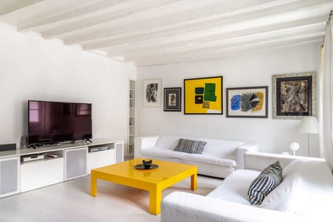 Apartment, 3 Bedrooms, Air conditioning | Living area