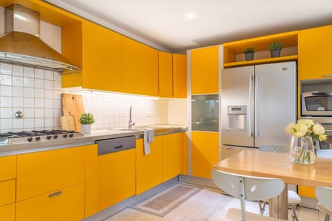 Apartment, 3 Bedrooms, Air conditioning | Private kitchen