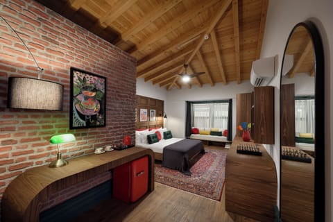 Executive Double Room | In-room safe, free WiFi