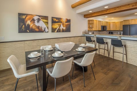 Dining room table with seating for 6 people | Main Level