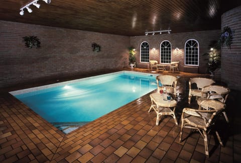 Indoor pool, seasonal outdoor pool, sun loungers