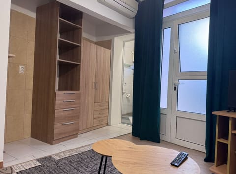 Apartment (Three Bedroom Apartment) | Dining room