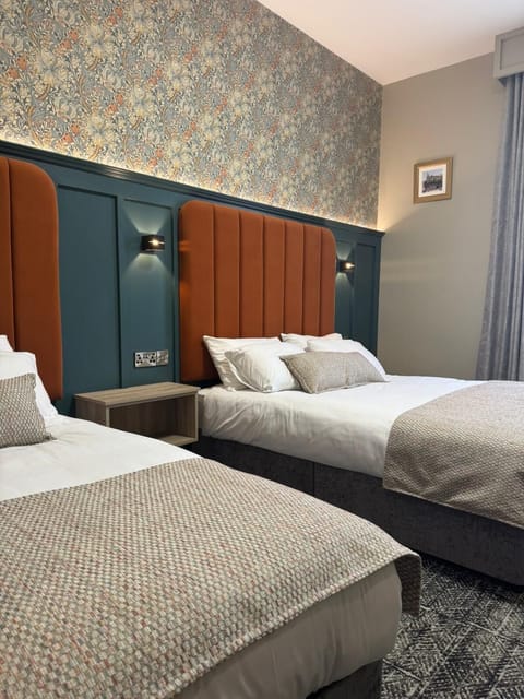 Comfort Double Room | In-room safe, desk, iron/ironing board, free WiFi