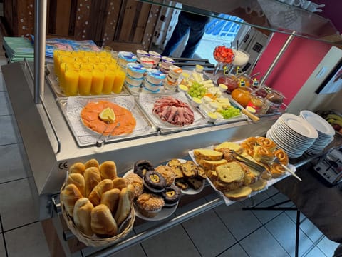 Daily buffet breakfast for a fee