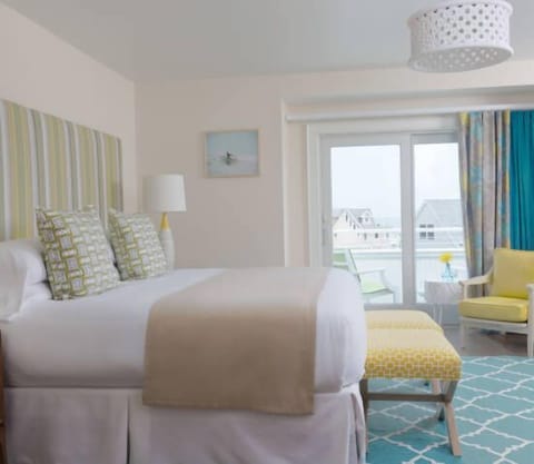 Ocean Deluxe King with Balcony | Egyptian cotton sheets, premium bedding, pillowtop beds, in-room safe