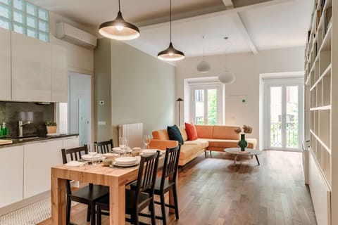 Apartment | Premium bedding, down comforters, iron/ironing board, cribs/infant beds