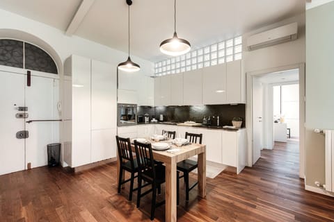 Apartment | Premium bedding, down comforters, iron/ironing board, cribs/infant beds